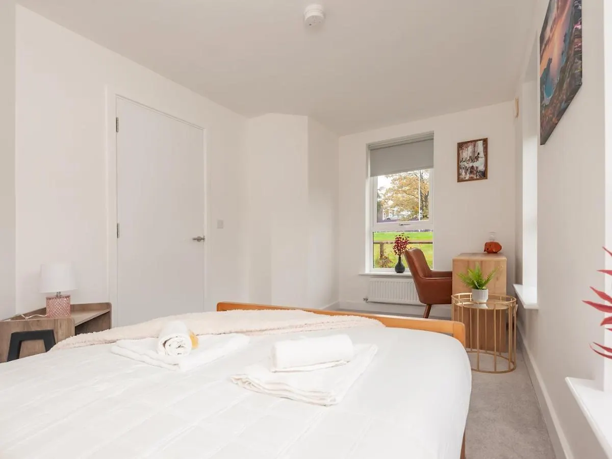 Pass The Keys Horsforth Haven - Brand New Townhouse With Balcony Leeds  Holiday home Leeds (West Yorkshire)