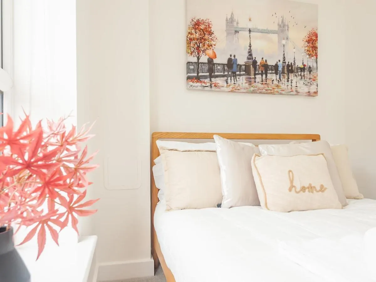 Holiday home Pass The Keys Horsforth Haven - Brand New Townhouse With Balcony Leeds