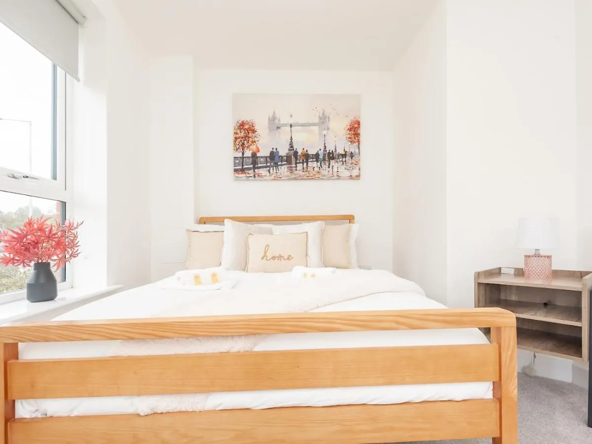 Pass The Keys Horsforth Haven - Brand New Townhouse With Balcony Leeds  Holiday home Leeds (West Yorkshire)