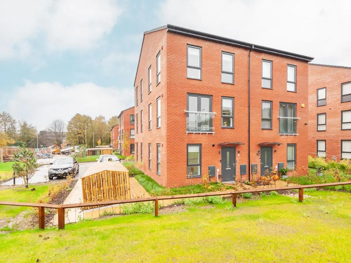 Holiday home Pass The Keys Horsforth Haven - Brand New Townhouse With Balcony Leeds  United Kingdom